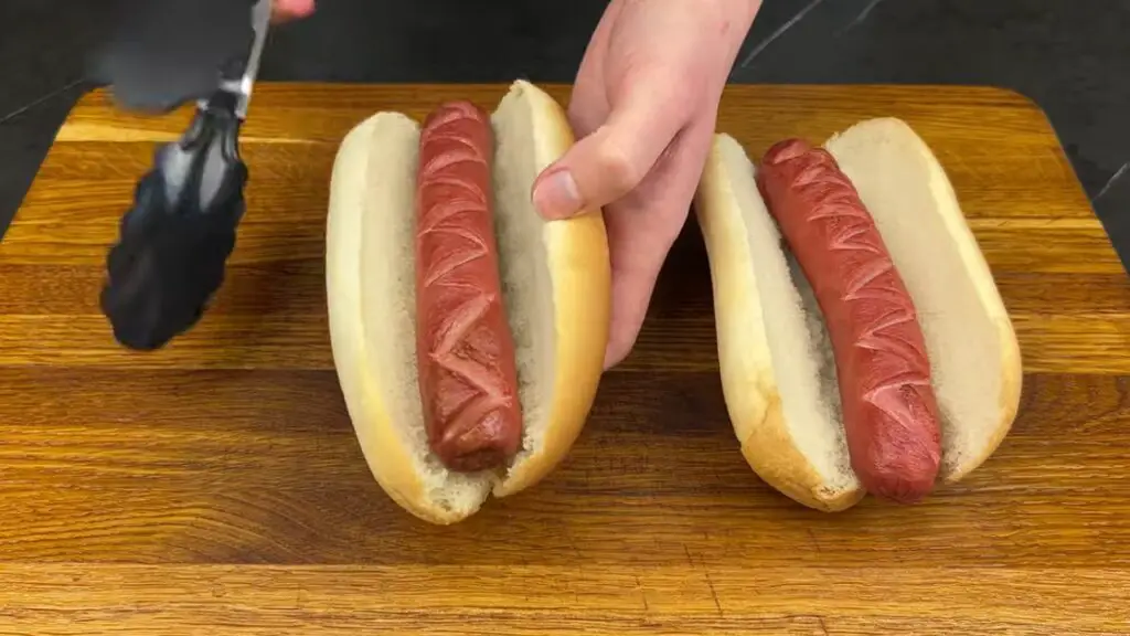 add hotdogs into bun