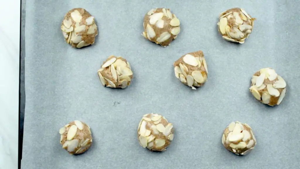 making almond meal cookies