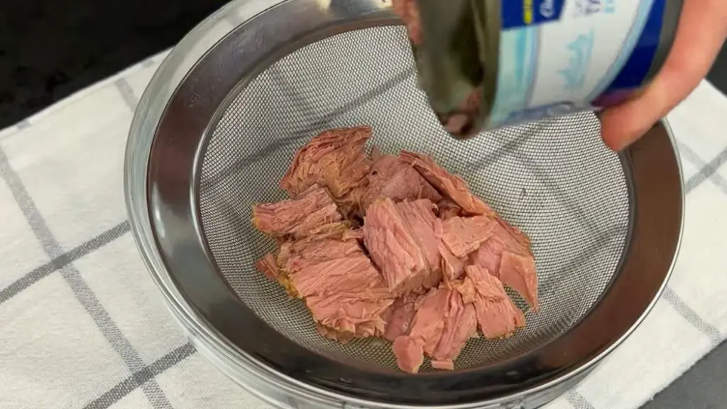 drain tuna water