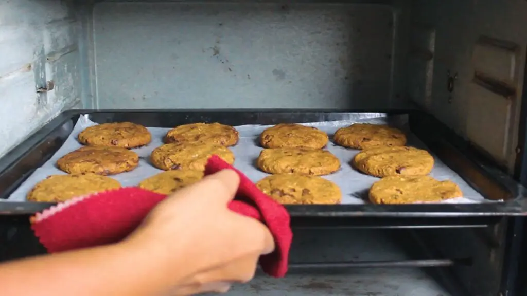 oat and almond cookies