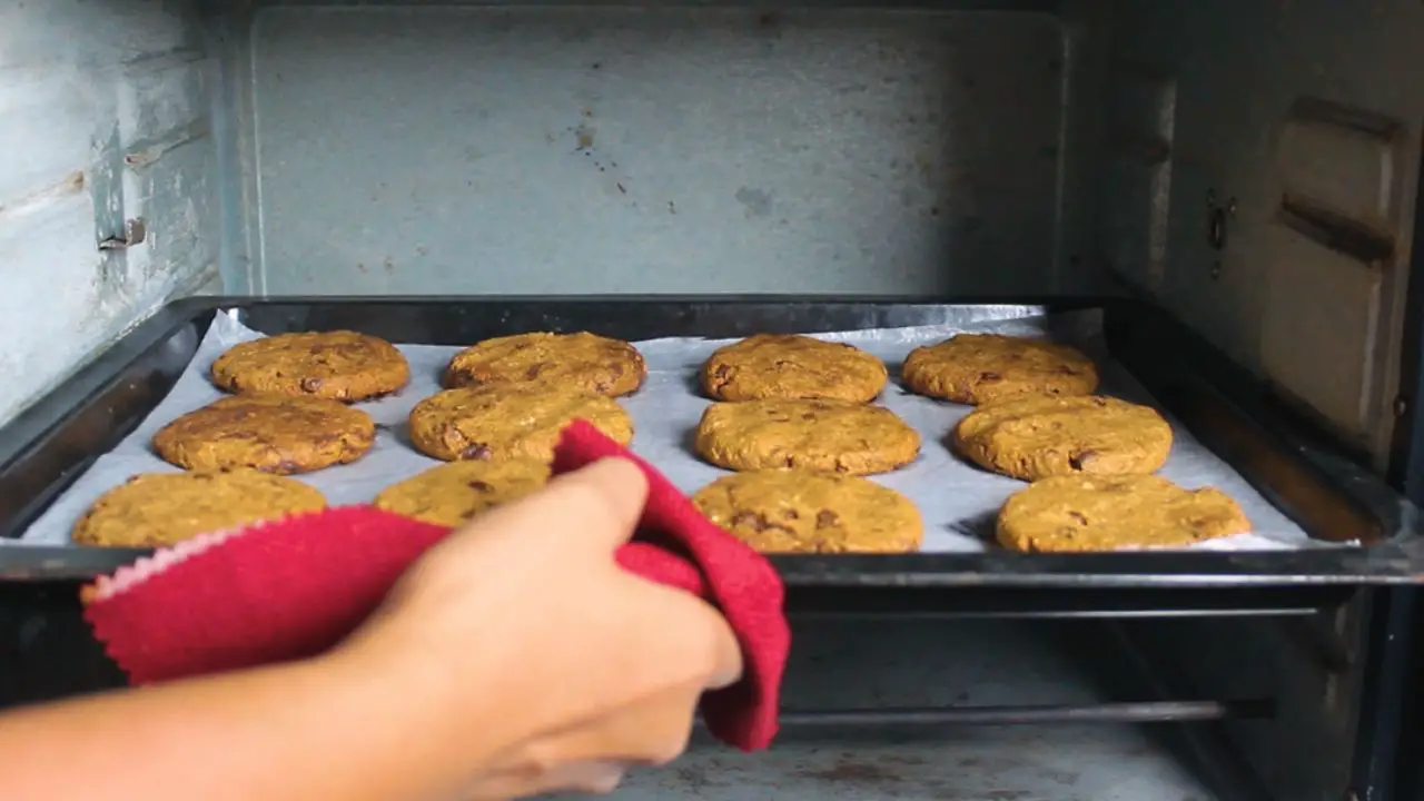 oat and almond cookies