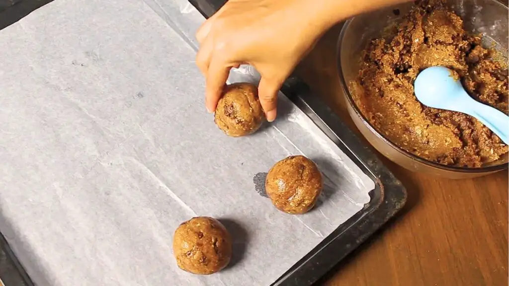 shaping of cookie dough