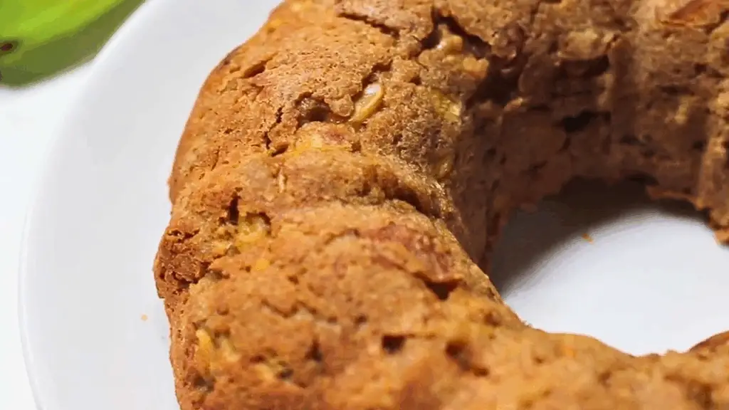 What You'll Love About This Healthy Apple Oatmeal Cake