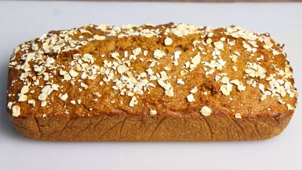 banana bread with oats and yogurt