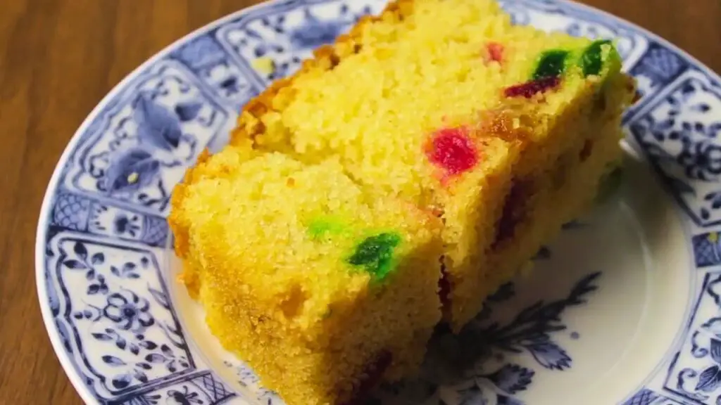 serving the semolina butter cake