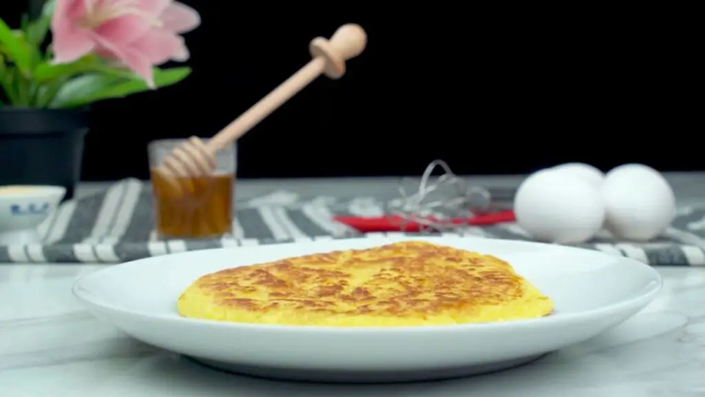 Single collagen pancakes on a plate, showing one finished pancake serving.