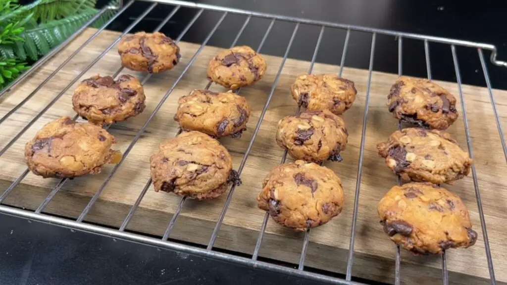 cool cookies on tray or rack