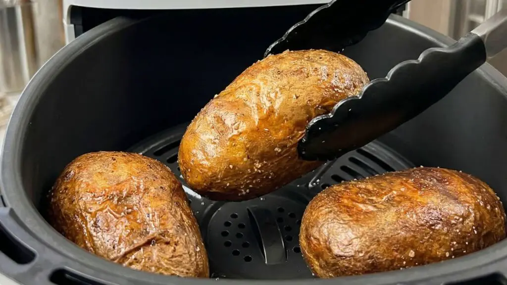 Reheat the potatoes in the air fryer 