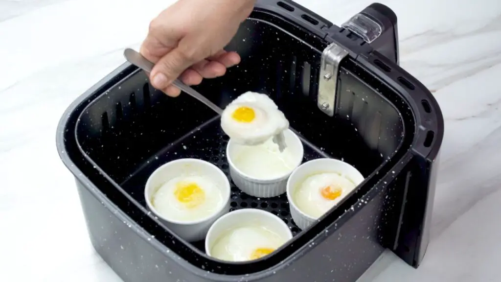 how long to cook poached eggs in air fryer