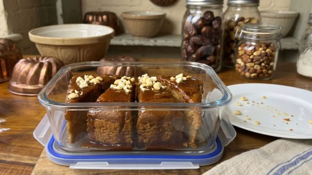 storing the date cake
