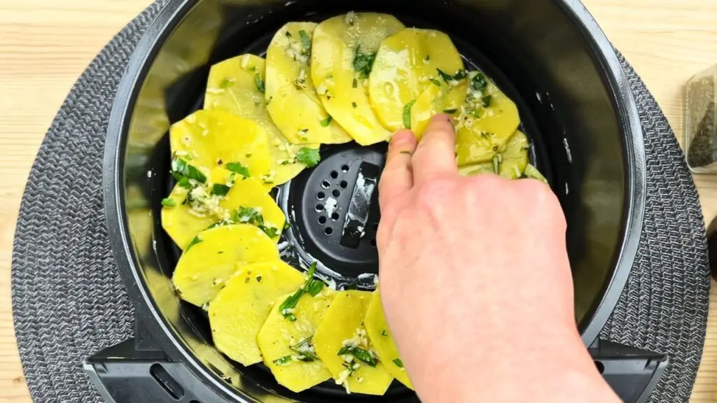 How to make sliced potatoes in an air fryer