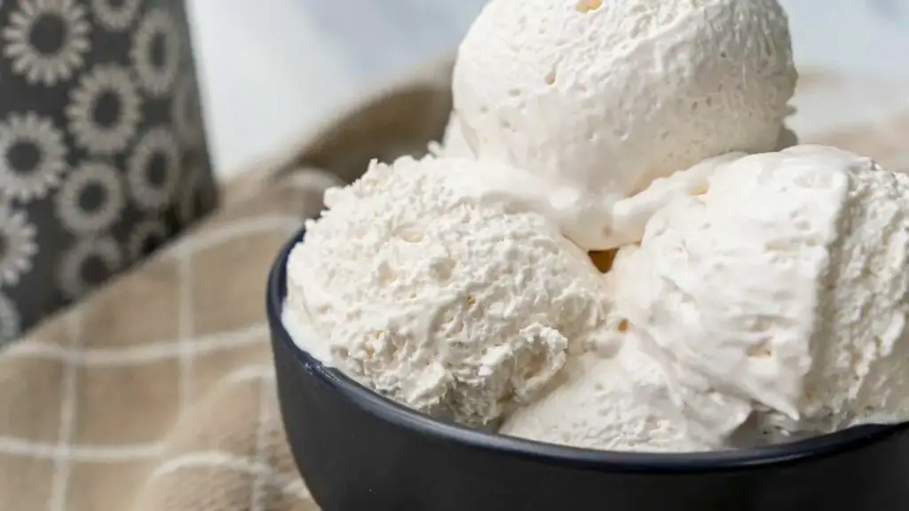 Super Easy Old Fashioned Vanilla Ice Cream Recipe