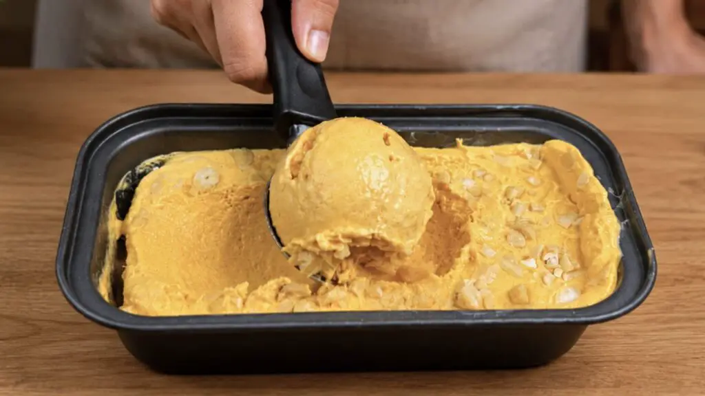homemade mango ice cream