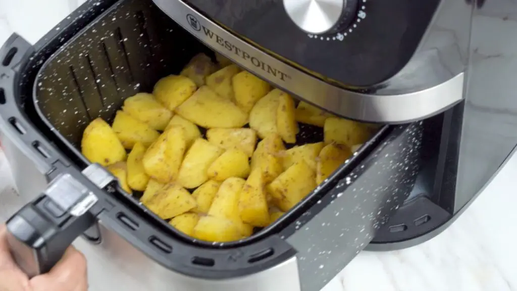 how long to cook roast potatoes in air fryer