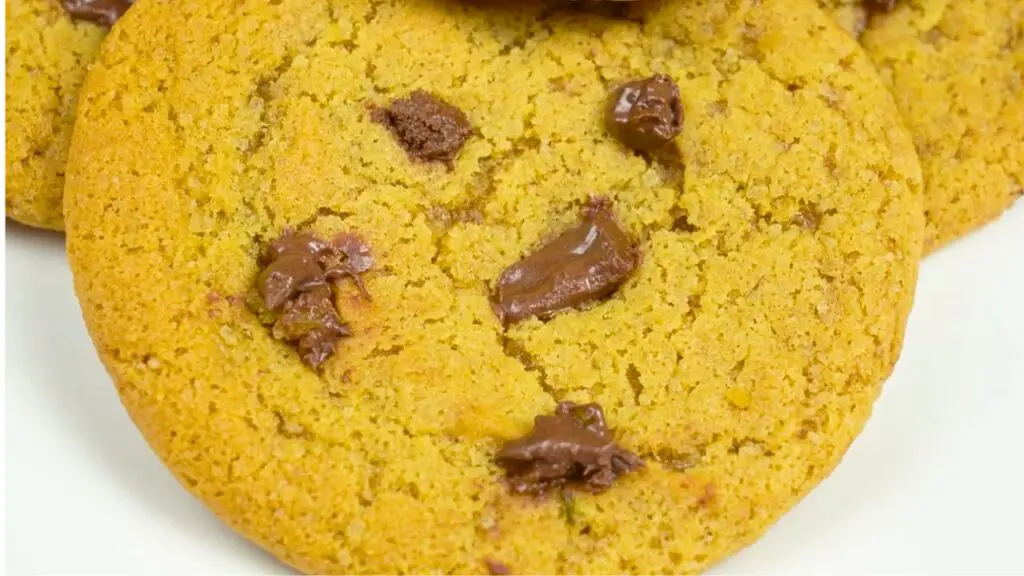 Easy air fryer chocolate chip cookies with a soft center, golden edges, and melted chocolate chunks, alongside quick cookie troubleshooting tips.