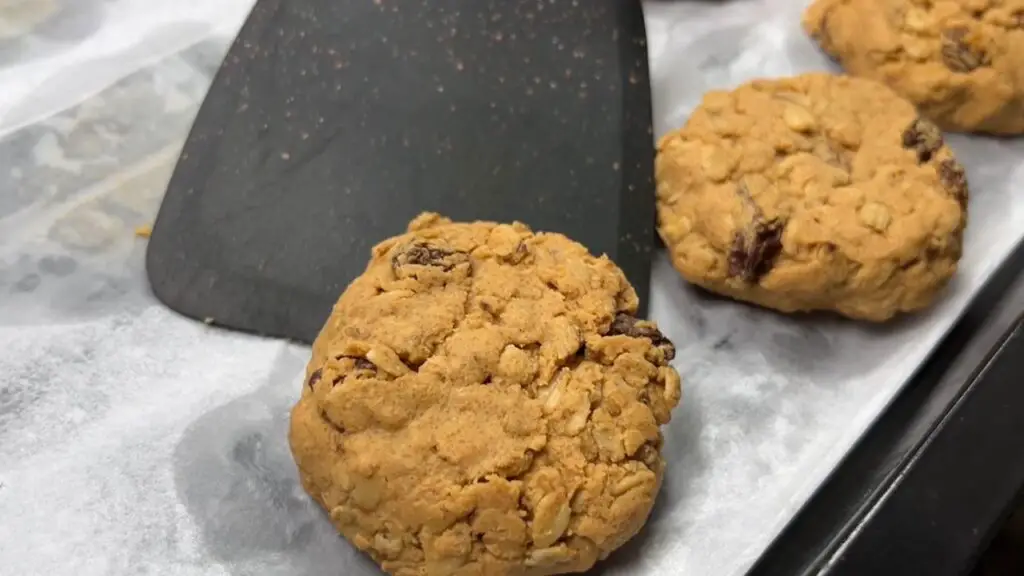 How to Make Peanut Butter Oatmeal Cookies