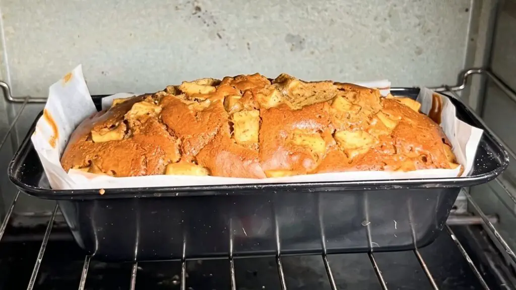 How to make this apple cinnamon loaf cake
