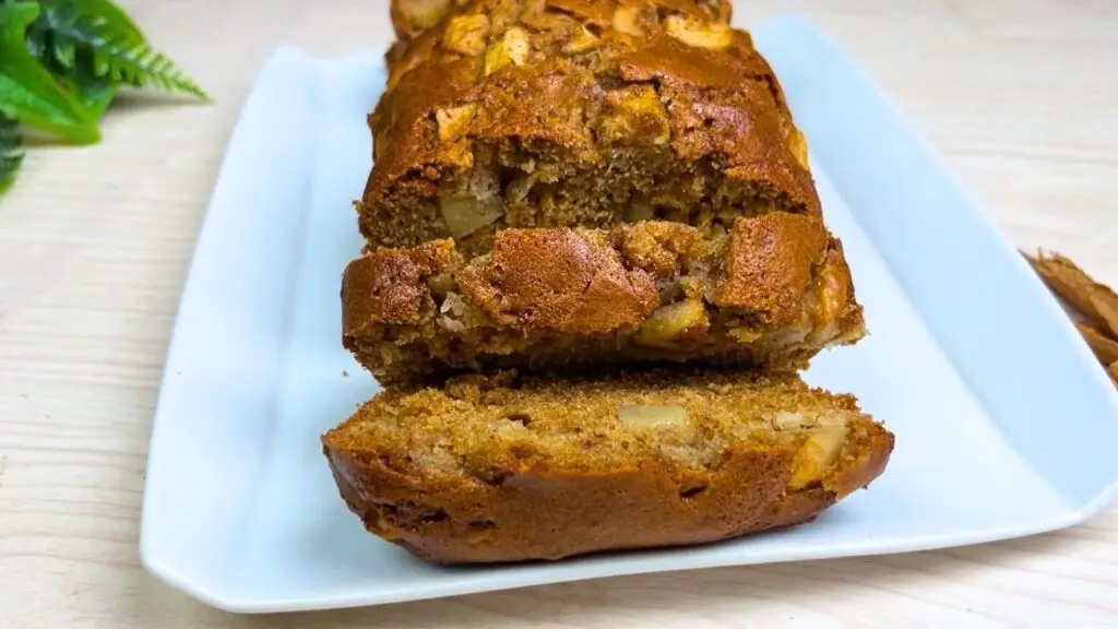 apple cake with cinnamon
