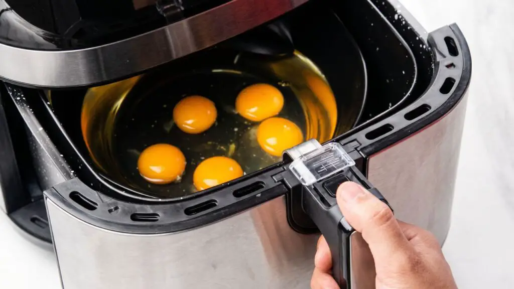 How to cook eggs in air fryer without a ramekin