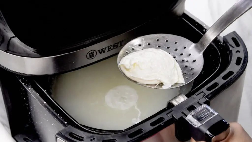how to poach egg properly