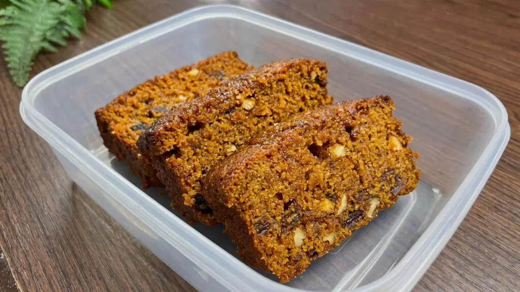 How to Store Carrot and Date Cake