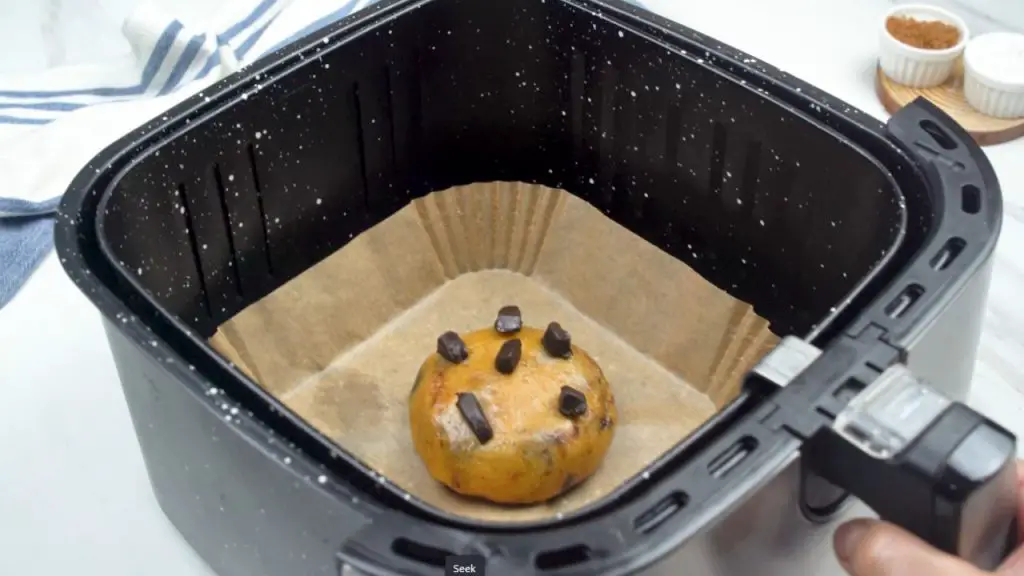 how to bake cookies in the air fryer